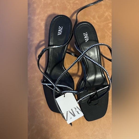 NWT ZARA 🎄Holiday RHINESTONE HEELED SIZE 7.5
🚨 FINAL PRICE NO ACCEPT OFFERS - Picture 6 of 9